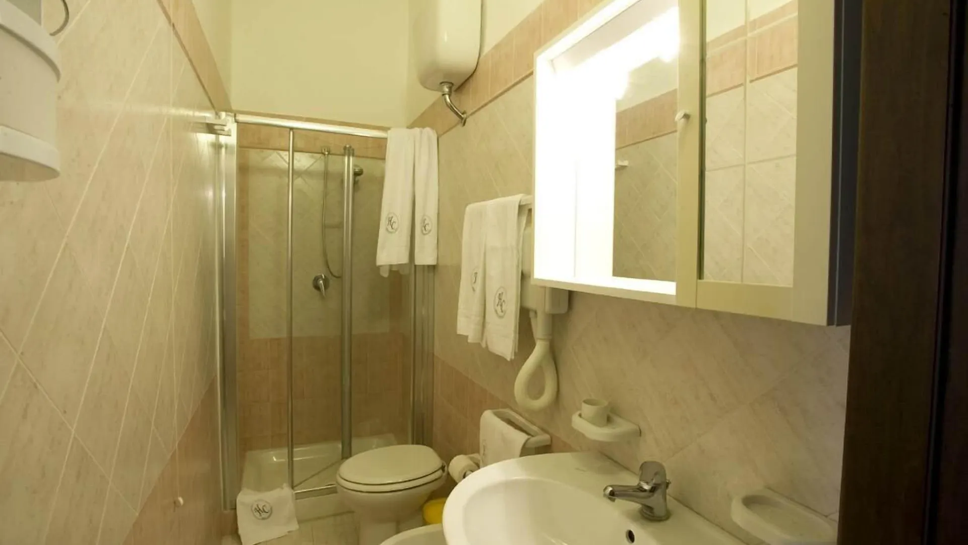 Hotel Columbia باليرمو