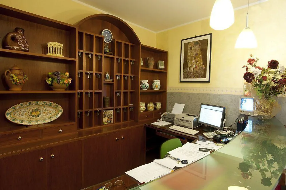 Hotel Columbia باليرمو 2*,  إيطاليا