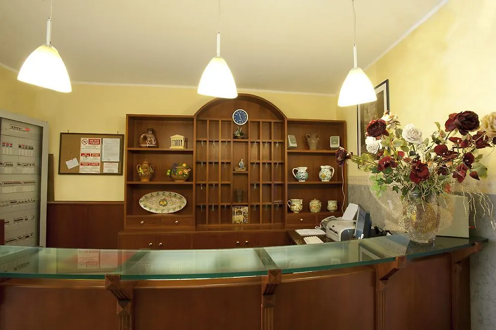 Hotel Columbia باليرمو 2*,  إيطاليا