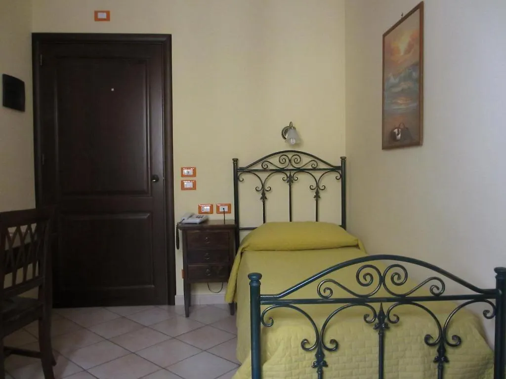 Hotel Columbia باليرمو 2*,