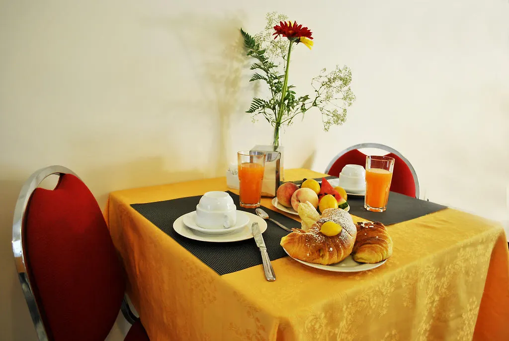 Hotel Columbia باليرمو 2*,